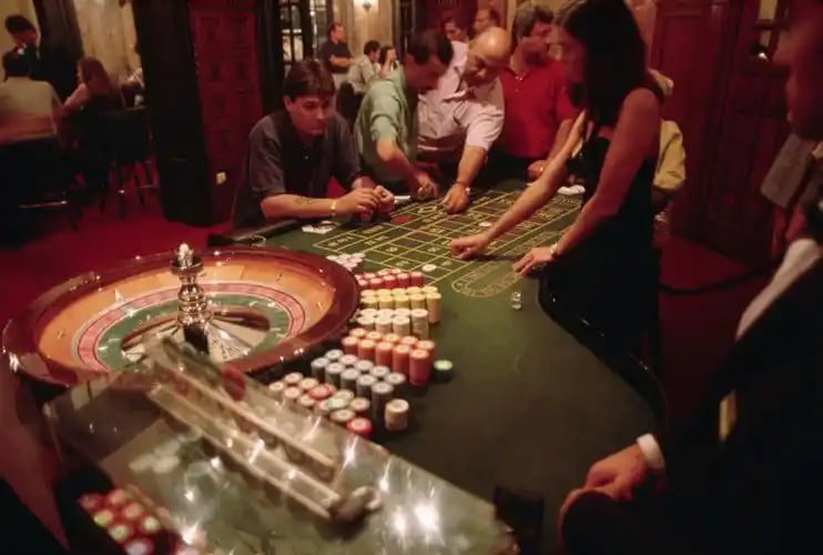 Layar Speed Baccarat di aplikasi seluler royal888 menampilkan tabel permainan dan opsi taruhan